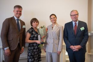 2023 pristagare tillsammans med H.K.H. Kronprinsessan Victoria, Generalsekreterare i WWF Gustaf Lind (tv) och Ordförande i WWF Leif Johansson (th) (Bild: WWF)